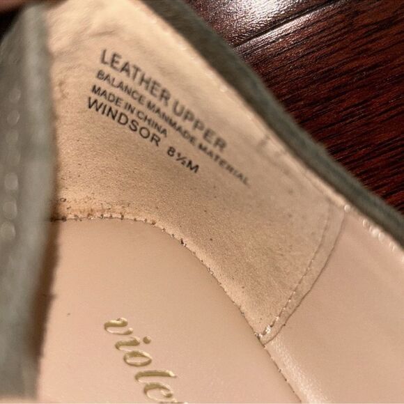 Violet & Red Ballet Flat Green Suede Leather
Shoes(Size 8.5M) - Picture 9 of 9